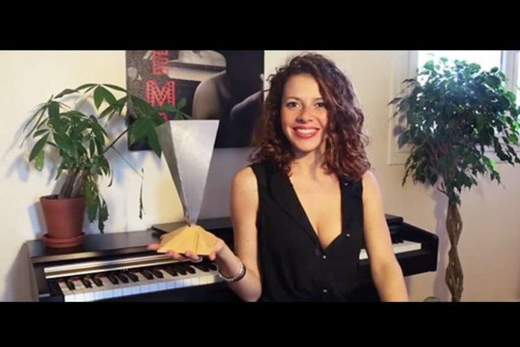 CV vidéo de comédienne - Juliette prouve ses talents de comédienne dans ce CV vidéo hilarant et performant.  <a href="http://www.cv-originaux.fr/election/les-cv-participants-a-lelection-du-cv-original-de-lannee-2014/" target="_hplink">Voter pour ce CV</a>