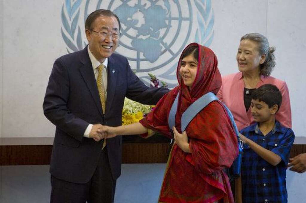 Malala à l'ONU - La jeune pakistanaise Malala Yousafzai a offert un vibrant discours en 2013 à l'ONU. Invitée pour le jour de ses 16 ans, elle avait lancé un appel pour l’accès des filles à l’éducation, une lutte dont elle est devenue l’icône.  À l’ONU le 12 juillet 2013, la jeune Pakistanaise a assuré d’une voix ferme et déterminée au sujet de ses assaillants: "Ils voulaient nous réduire au silence mais ils ont échoué".  Interrogée sur les raisons de son activisme, Malala a assuré avoir accepté "cette vie intense pour une seule raison: le droit à éducation de chaque enfant".
