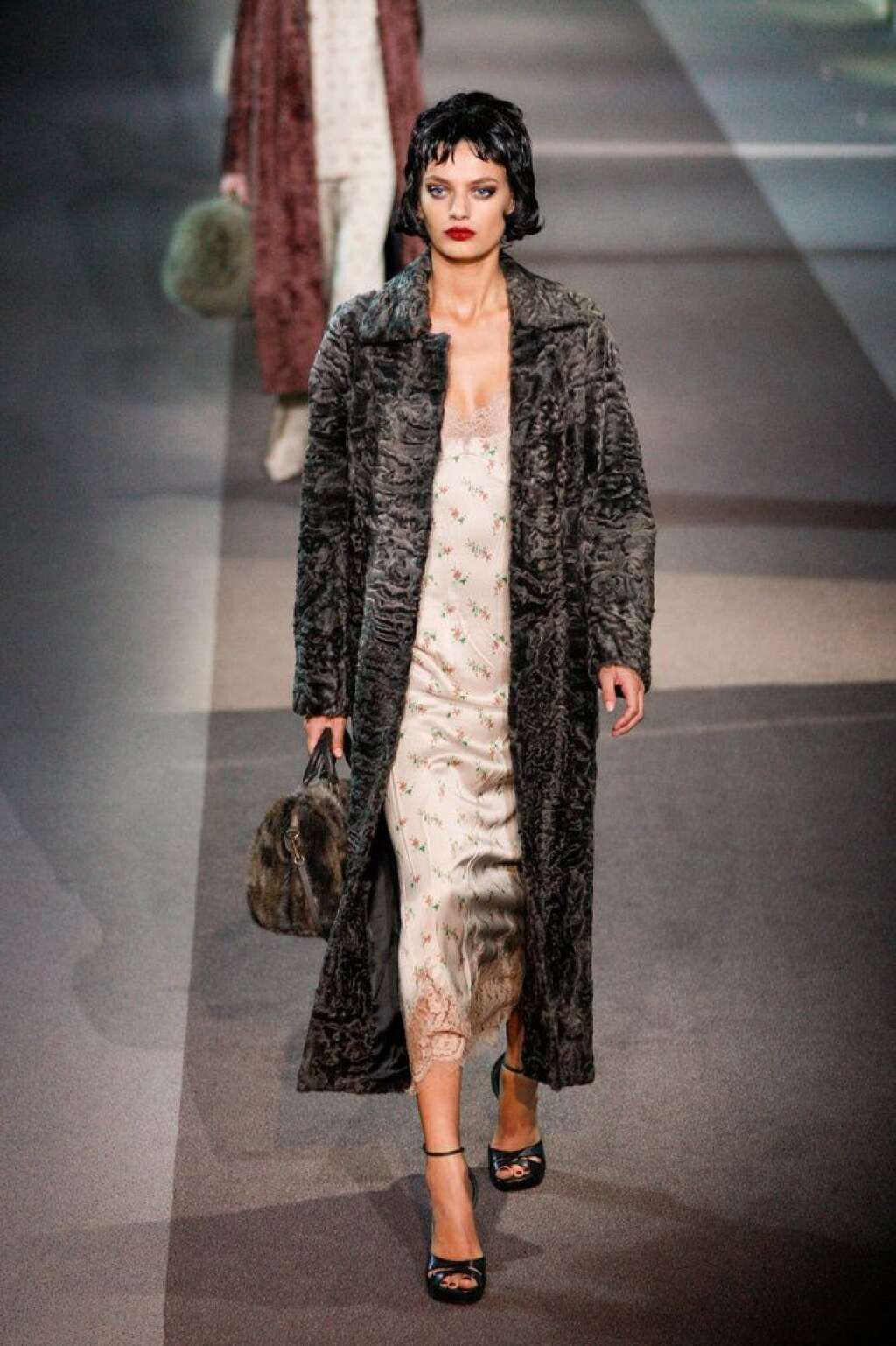 La nocturne de Vuitton - <a href="http://www.huffingtonpost.fr/raphaelle%20orsini/fashion-week-paris-louis-vuitton_b_2828659.html">Voir le billet</a>  Fashion week de Paris: <em>Automne-Hiver 2013-2014</em>