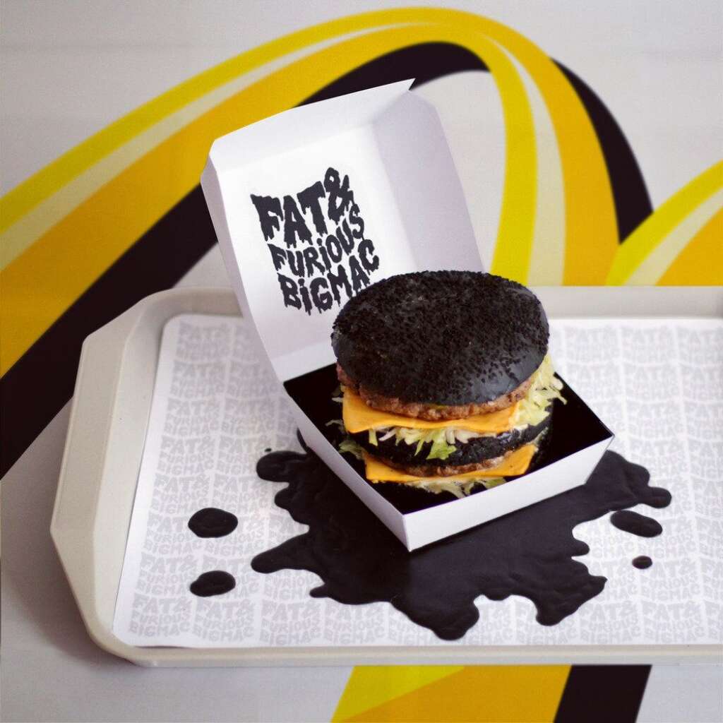 "Fat & Furious Bigmac" - Bun black with squid ink, beef steak, sweet and sour pickles, iceberg lettuce, raw onion, melted cheddar and a sauce of sour cream, mayonnaise, pickles crushed, onion jam and sugar.