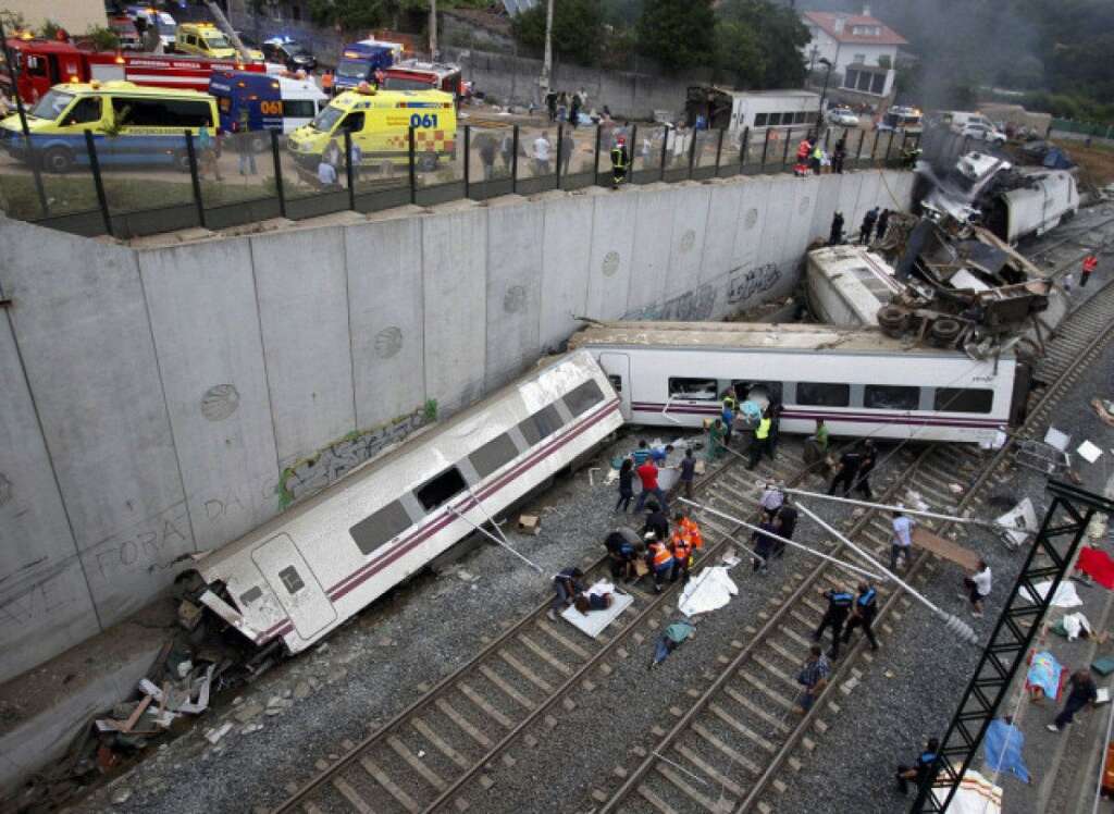 Le 24 juillet 2013 en Espagne - 79 personnes <a href="http://www.huffingtonpost.fr/2013/07/24/espagne-deraillement-train-saint-jacques-compostelle-deraillement-train_n_3646837.html#slide=2739306" target="_hplink">sont tuées dans l''accident ferroviaire de Saint-Jacques-de-Compostelle</a>, en Galice, dans le nord-ouest de l'Espagne.