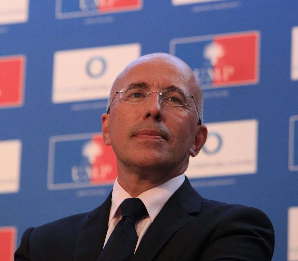 Les réactions: Éric Ciotti - <a href="http://www.huffingtonpost.fr/tag/eric-ciotti" target="_blank">Eric Ciotti</a> fustige l’existence de deux lignes politiques au sein du gouvernement : "sécuritaire" pour Manuel Valls et "laxiste" pour Christiane Taubira. "Il faudrait que Hollande décide", estime-t-il sur RMC.