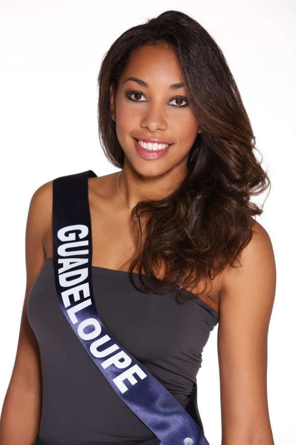Miss Guadeloupe: Chloé Mozar - 18 ans, lycéenne en bac scientifique.