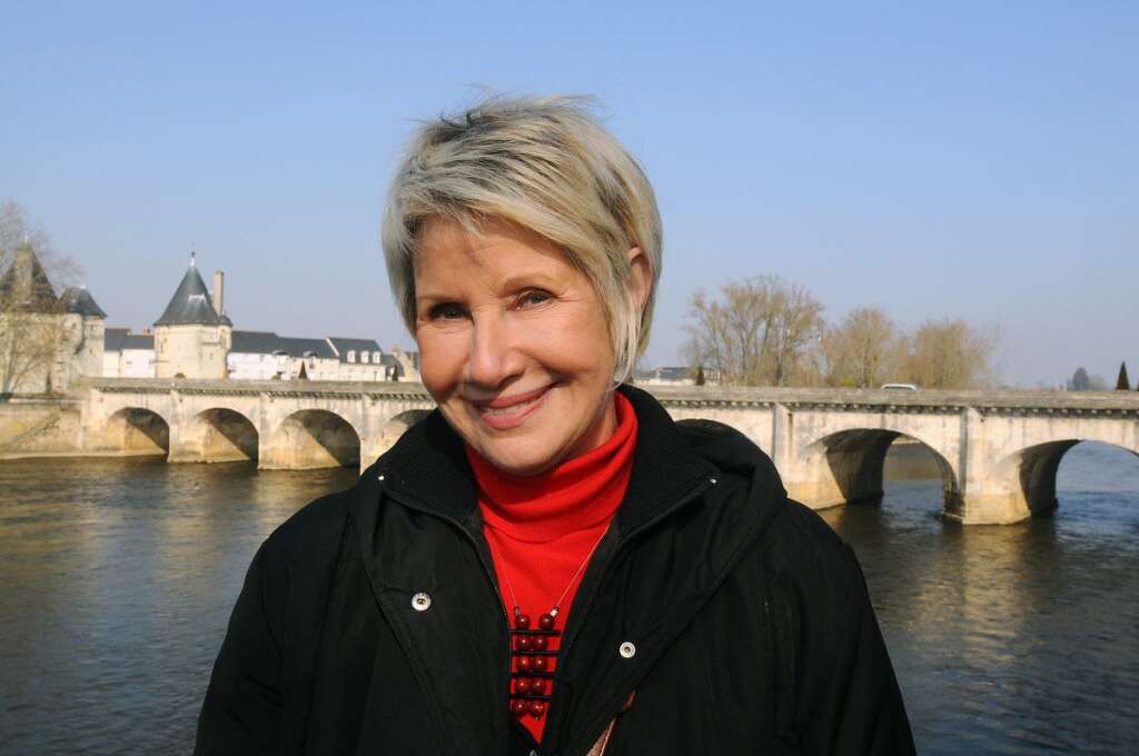 Danièle Gilbert - Renvoyée de la télévision, elle se présente aux élections municipales de 1983 à Clermont-Ferrand sur la liste de droite. Conseillère municipale de l'opposition elle démissionne rapidement.  En 2008 elle se présente sans succès aux élections municipales à Châtellerault dans la Vienne.