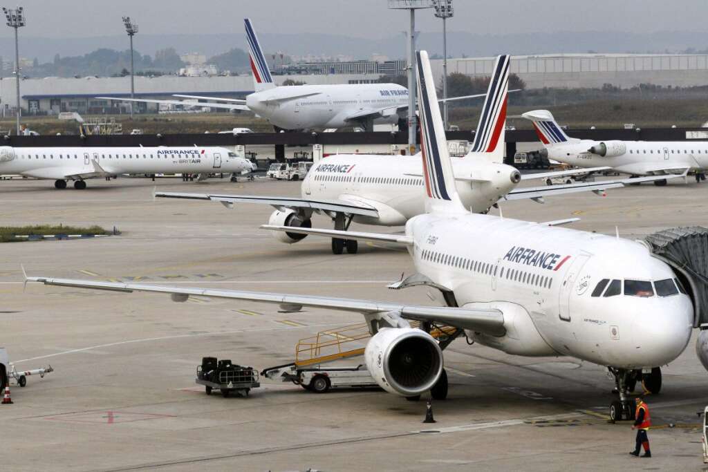1996 - Transport aerien - Depuis le 1er janvier 1996, n'importe quelle compagnie française peut voler sur n'importe quelle ligne nationale. La libéralisation du ciel européen avait commencé au 1er janvier 1988. Depuis plusieurs compagnies, notamment low cost, ont pris position sur le marché français.