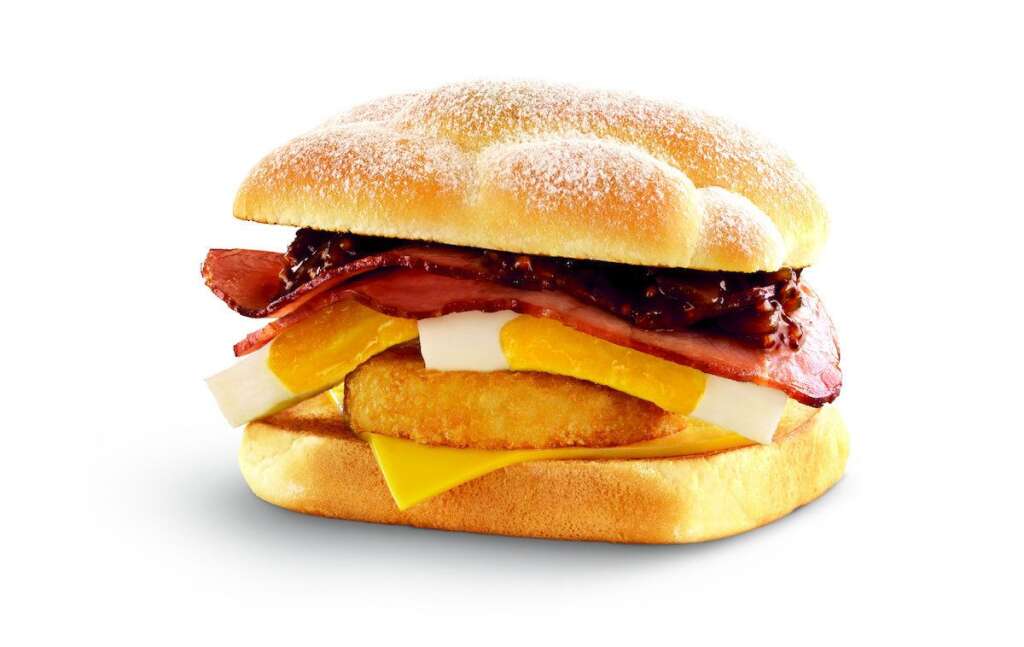 «Bakehouse Brekkie Roll» - Australie - Bacon, oeuf, fromage, rosti, relish d'onions.