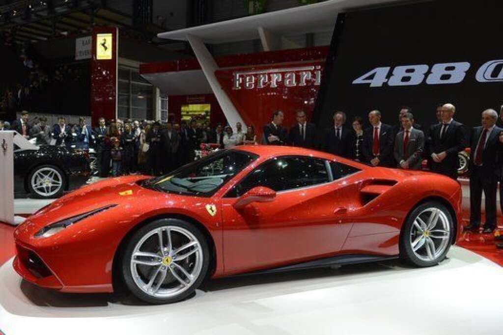 Ferrai 488 GTB - Ferrari l'a doté d'un V8 de 670 chevaux. Prix: 260.000 euros.