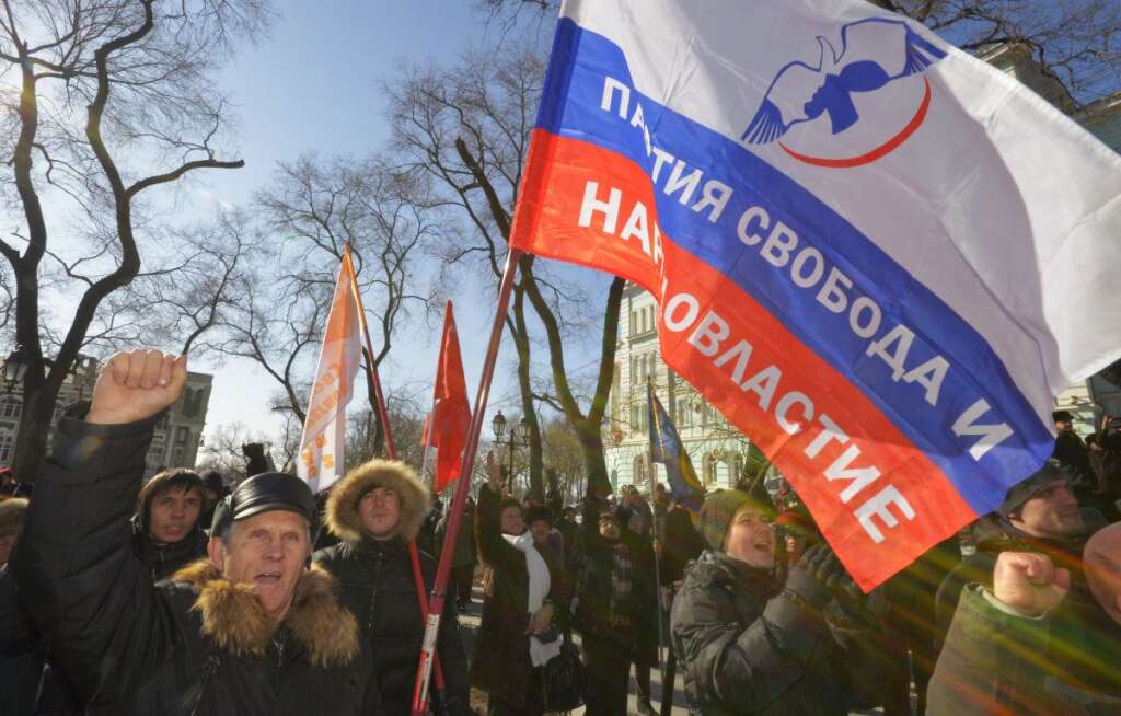 - Des militants défilent dans le centre de Vladivostok.