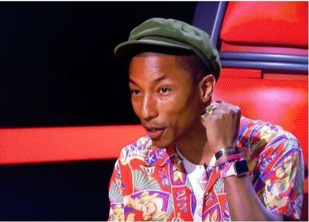 Les stars font la promo de l'Apple Watch - Le musicien Pharrell Williams dans l'émission The Voice (11 avril).