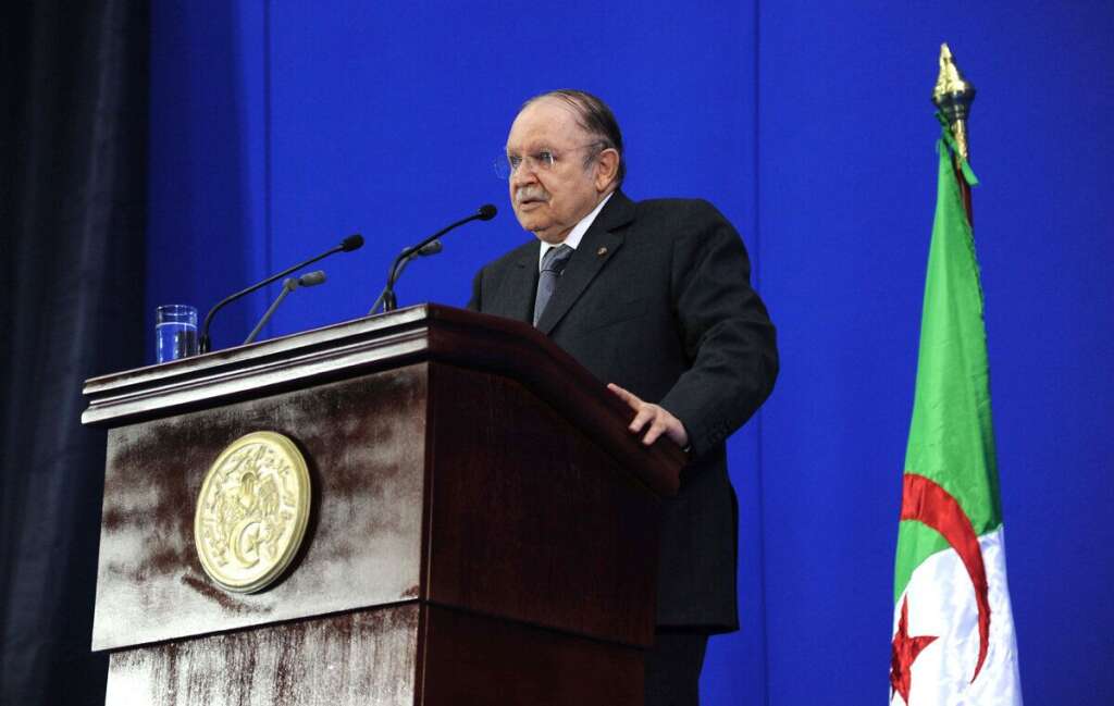 Abdelaziz Bouteflika demande "une lecture objective de l'Histoire" - 8 mai 2012: Abdelaziz Bouteflika estime que "seule une lecture objective de l'Histoire" permettra à la France et à l'Algérie "de transcender les séquelles du passé douloureux", deux jours après l'élection en France du socialiste François Hollande.