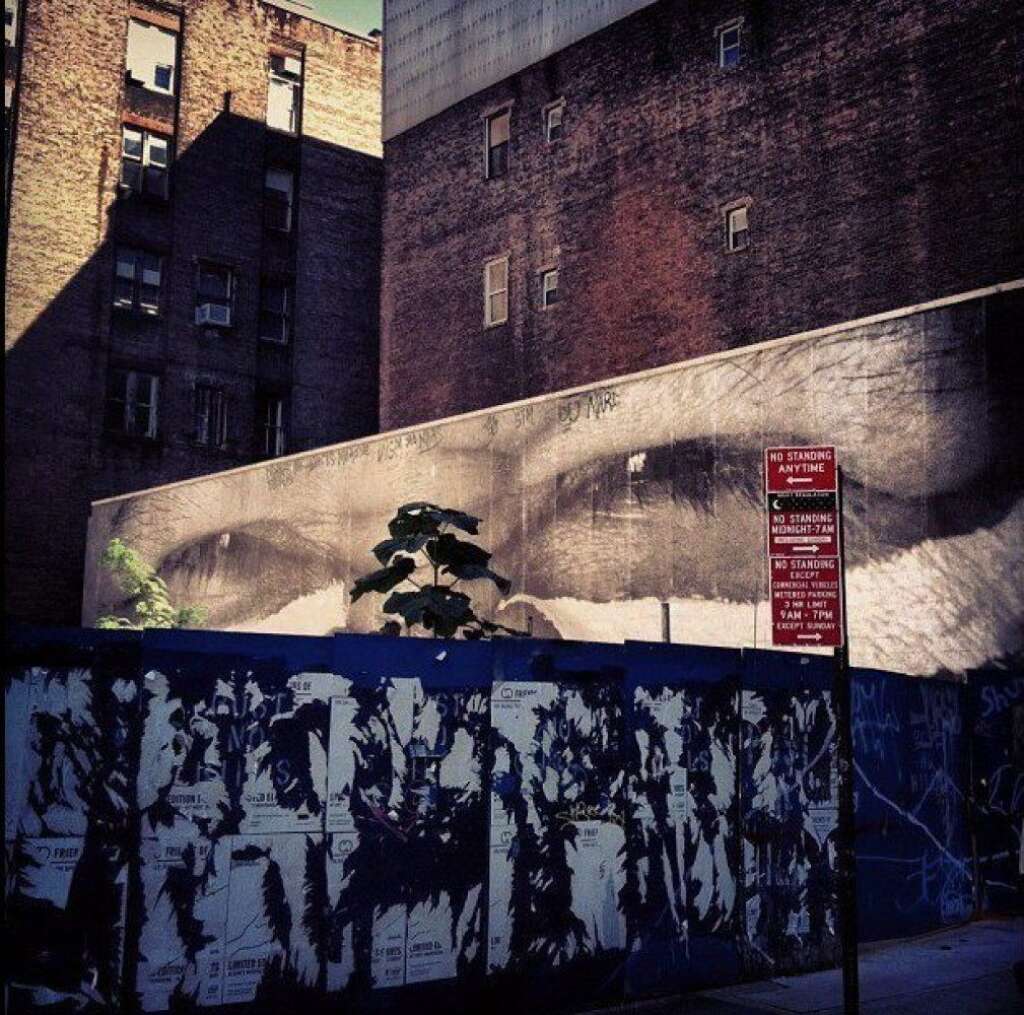 JR_Artist sur Instagram, 15/10/2012 - Wooster and Grand St in NYC ! Still up ! #jr #art #newyork http://instagr.am/p/Q4opTExBLg/