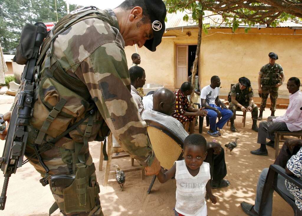 Côte d'Ivoire (2002 - ...) - Les soldats de l'opération Licorne (qui a compté jusqu'à 1700 militaires) assurent essentiellement des missions de sécurité depuis les troubles politiques de 2002.  Ils ont perdu 27 hommes, dont onze au combat. Un bombardement aérien en 2004 a fait à lui seul 9 victimes.