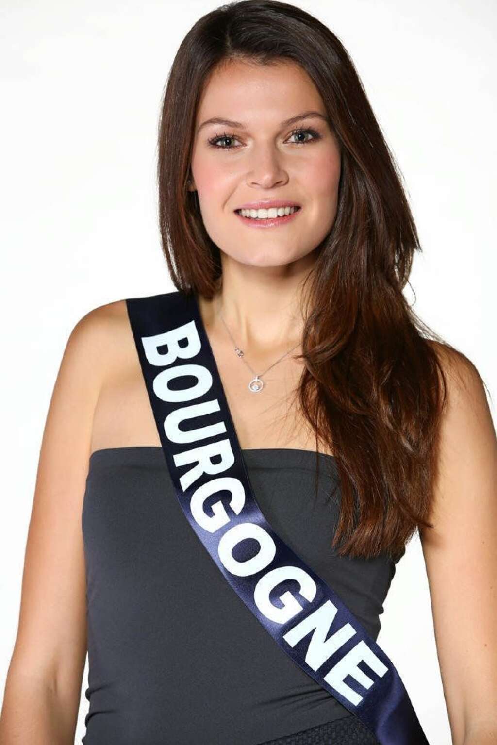 Miss Bourgogne: Janyce Guillot - 19 ans, étudiante en BTS cosmétiques.