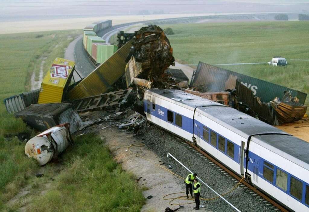Le 04 juin 2003 en Espagne - 19 morts quand un train de passagers voyageant de Carthagène à Madrid heurte un convoi de marchandises à Chinchilla.