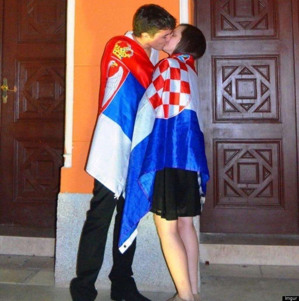 Serbie et Croatie - Le baiser serbo-croate, symbole de la réconciliation impossible, a ému le Web