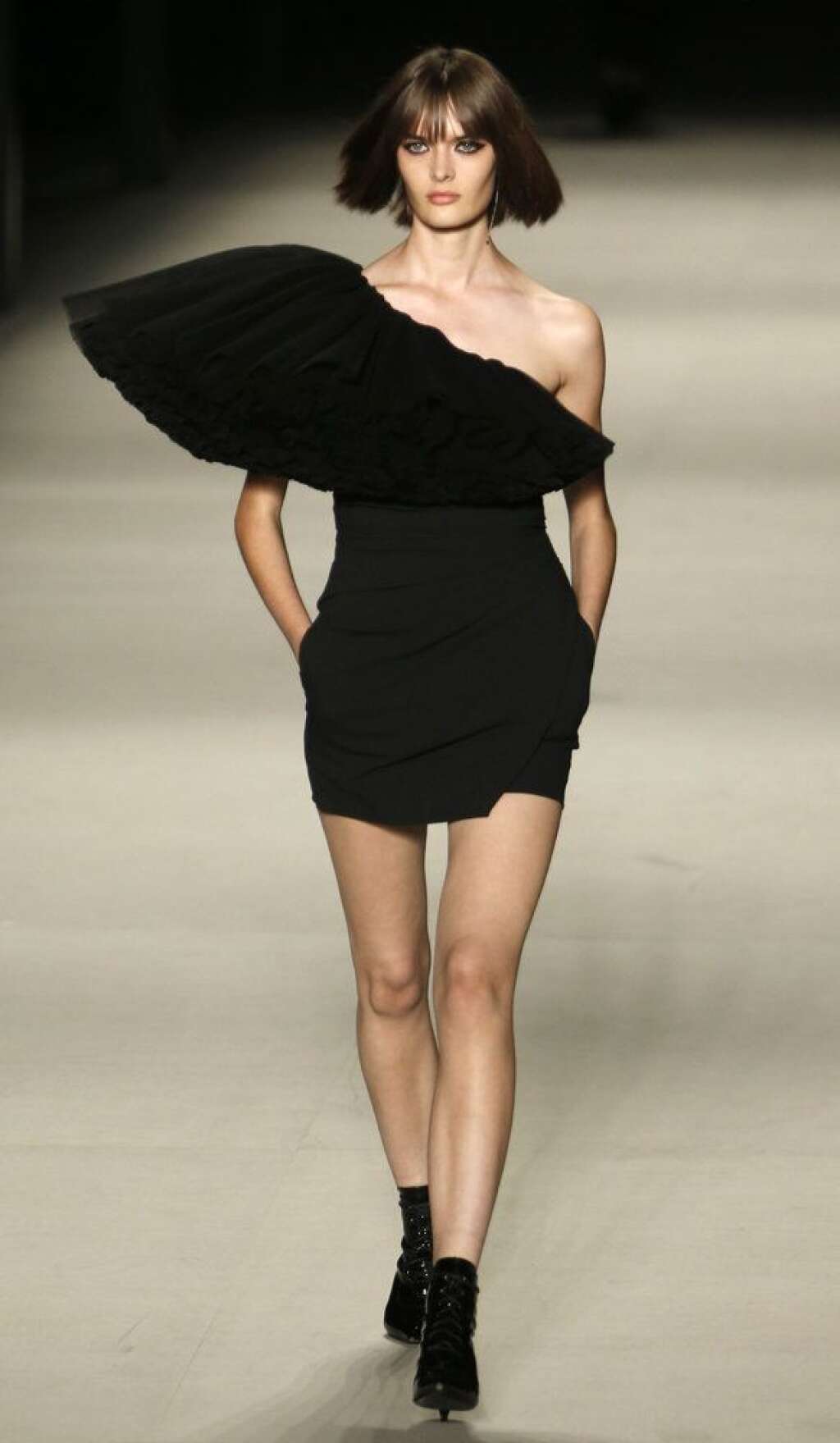La robe asymétrique de chez Yves Saint Laurent -