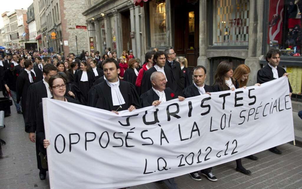 Les juristes opposés à la loi 78 manifestent à Montréal - Photo Paul Chiasson, La Presse Canadienne
