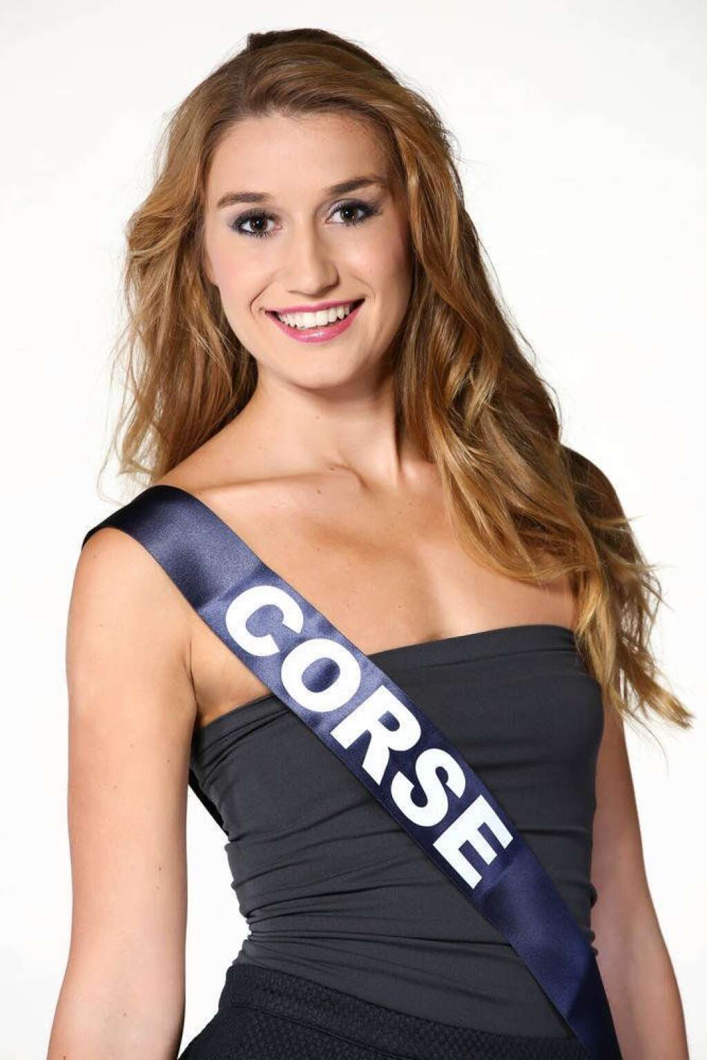Miss Corse: Rossi Dorine - 20 ans, sapeur-pompier.