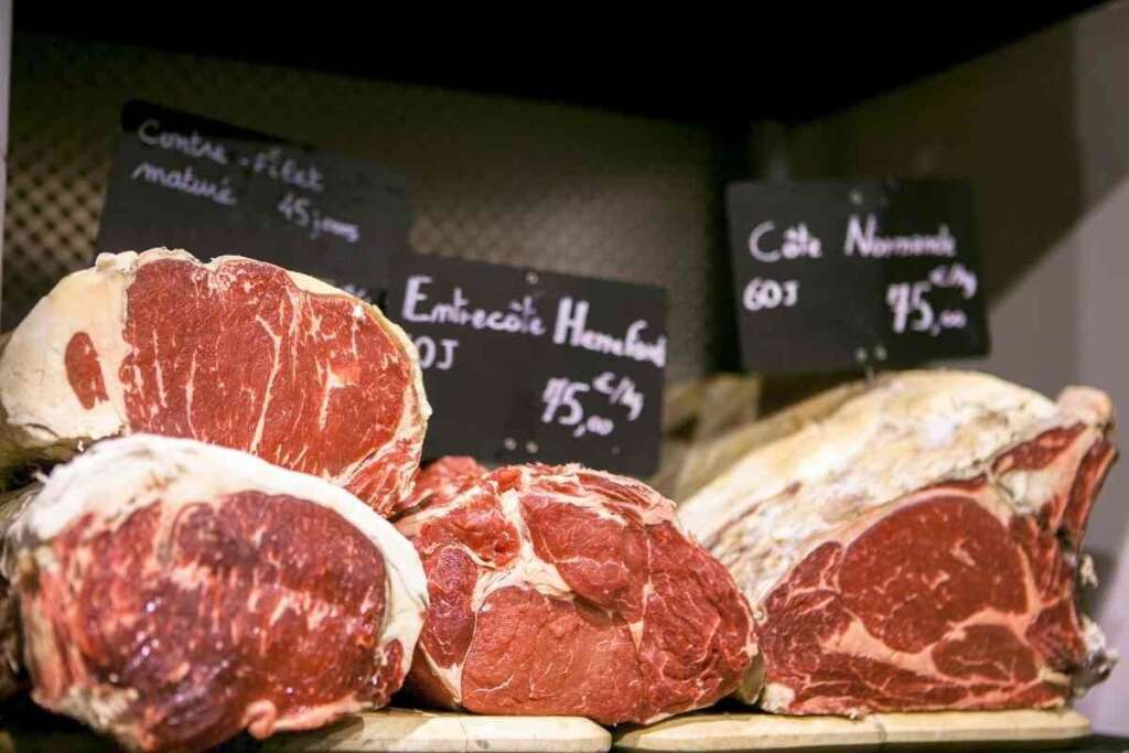 Entrecôte maturée - La viande est maturée pendant des semaines afin de lui donner une texture plus savoureuse et plus tendre. Une viande gastronomique, affinée selon des méthodes ancestrales.