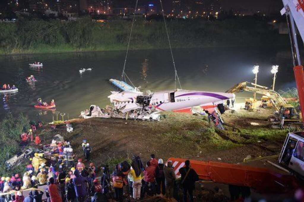 Rescuers lift the wreckage of the TransAsia ATR 72-600 oot of the Keelung river at New Taipei City on February 4, 2015.  At least 23 people were killed when a passenger plane operated by TransAsia Airways clipped an overpass soon after take-off and plunged into a river in Taiwan, the airline's second crash in seven months.   AFP PHOTO / SAM YEH        (Photo credit should read SAM YEH/AFP/Getty Images)