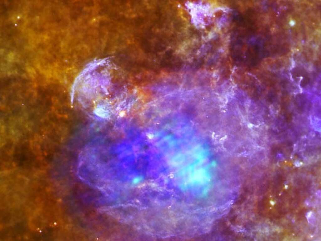 La mort et la naissance d'une étoile - La NASA a réussi à capturer un moment incroyable: <a href="http://www.huffingtonpost.fr/2012/11/15/nasa-immortalise-mort-naissance-etoile_n_2135902.html">la mort d'une étoile et la naissance d'une autre dans une seule et même photo</a>.