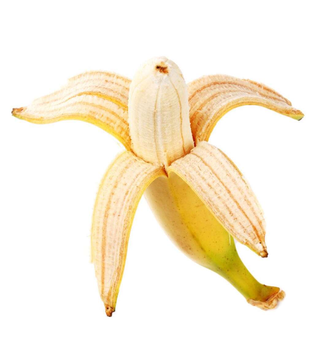 Bananes - <em>MYTHE:</em> Les bananes sont riches en sucre et ne devrait pas être consommées quotidiennement.    <strong>VÉRITÉ:</strong> Les bananes sont plus riches en calories que la plupart des autres fruits, mais elles sont aussi sont gras et sans cholestérol. Manger une banane par jour ne cause pas problème en autant que vous ne dépassiez pas la quantité de calories recommandée quotidiennement. Tout dépend donc des autres aliments que vous mangerez durant la journée. Vous pouvez calculer une grosse banane comme deux portions de fruits.