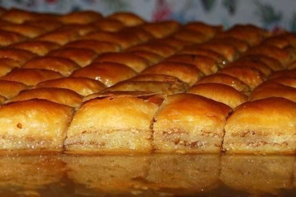 Place au dessert avec des baklavas - Ces pâtisseries turques sont redoutables. Elles ont néanmoins un avantage. Extrêmement denses, passé deux bouchées vous n'en pourrez plus.
