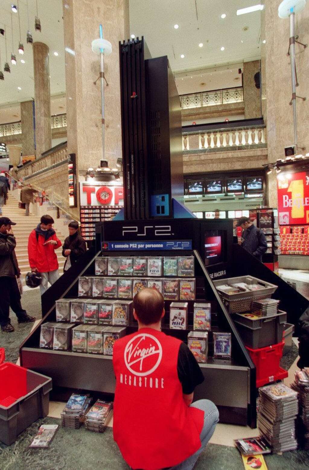 Quelques heures après le lancement de la PS2 en 2000 -