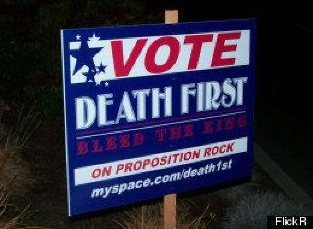 L'électeur le plus inquiet(ant) : réanimé, il demande s'il a voté - <a href="http://www.huffingtonpost.fr/2012/11/06/vote-mort-americain_n_2084916.html?utm_hp_ref=france">Un homme revient à la vie</a> : "Est-ce que j'ai voté?"  Dans un bureau de vote de Southfield Township, près de Détroit (Michigan), un homme a été ranimé par une infirmière après ce qui ressemble à une crise cardiaque. À peine revenu à la vie, il a demandé : "Est-ce que j'ai voté?".    <a href="http://www.huffingtonpost.fr/2012/11/06/vote-mort-americain_n_2084916.html?utm_hp_ref=france">Une belle histoire comme les aime la presse américaine.</a>
