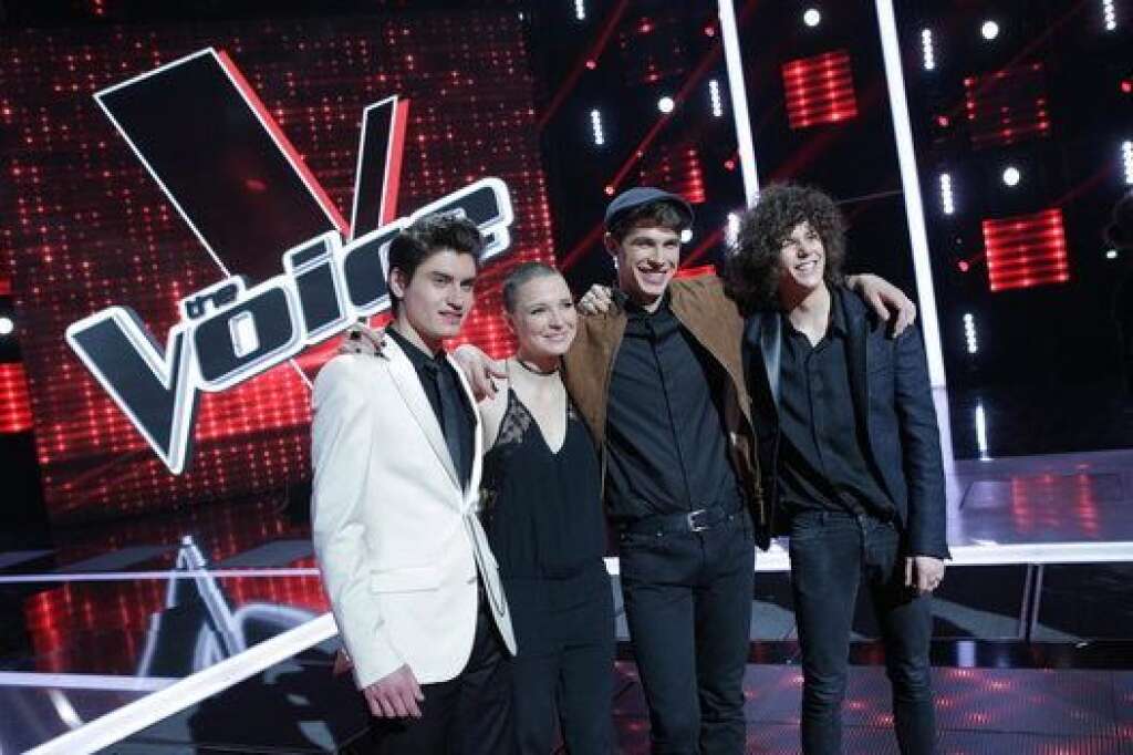The Voice saison 4 - Anne Sila entourée des trois autres finalistes, David, Lilian et Côme