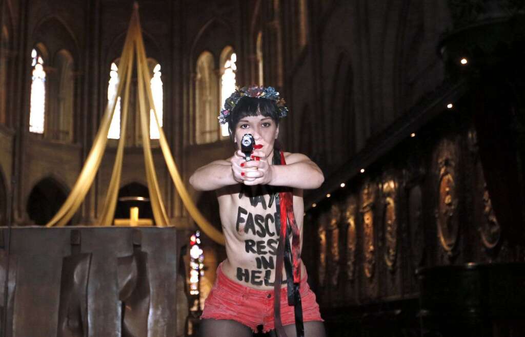 Les Femen à Notre-Dame -