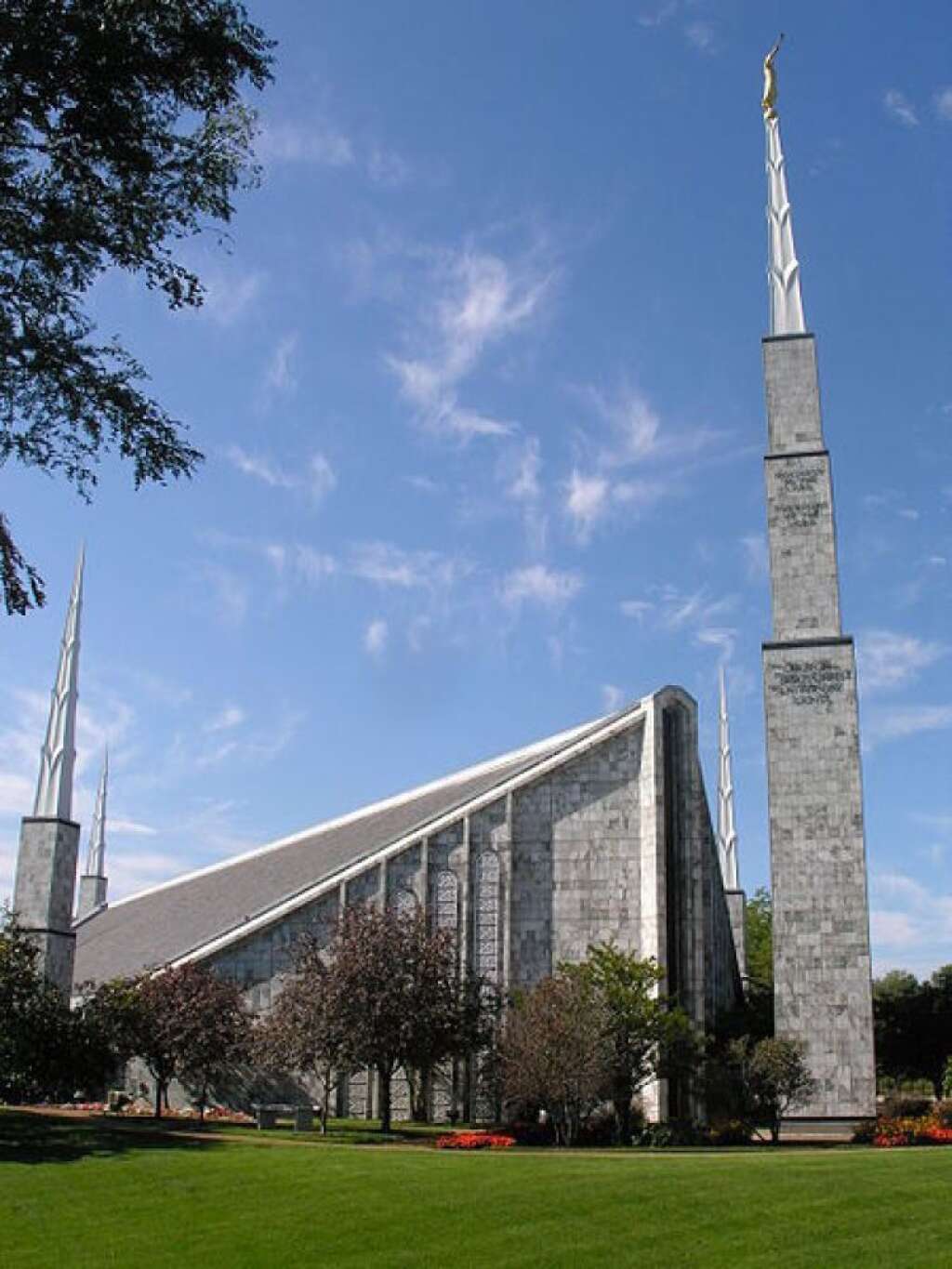 Illinois - 435 Mormons per 100,000 persons. <br>    Credit: Wikimedia Commons. Original photo <a href="http://en.wikipedia.org/wiki/File:Chicago_Illinois_Temple3.jpg" target="_hplink">here</a>.