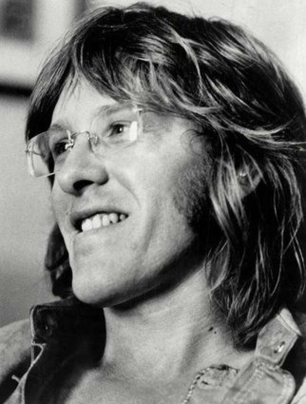 28 janvier - Paul Kantner - Paul Kantner, cofondateur et guitariste de Jefferson Airplane, groupe phare de l'ère du rock psychédélique des années 1960, <a href="http://www.sfgate.com/music/article/Jefferson-Airplane-s-Paul-Kantner-dies-at-74-6791483.php" target="_blank">est décédé jeudi 28 janvier à l'âge de 74 ans</a>.  Kantner, qui avait notamment joué sur la scène du mythique festival de Woodstock en 1969, est mort des suites d'une crise cardiaque, précise le journal californien, citant son agent de longue date et amie Cynthia Bowman. Avec des titres à succès comme "Somebody to Love" ou "White Rabbit", Jefferson Airplane a écrit plusieurs hymnes du mouvement hippie.   Lire notre article complet <a href="http://www.huffingtonpost.fr/2016/01/29/paul-kantner-mort-deces-jefferson-airplane-musique-rock_n_9108304.html?utm_hp_ref=france" target="_blank">ici</a>.