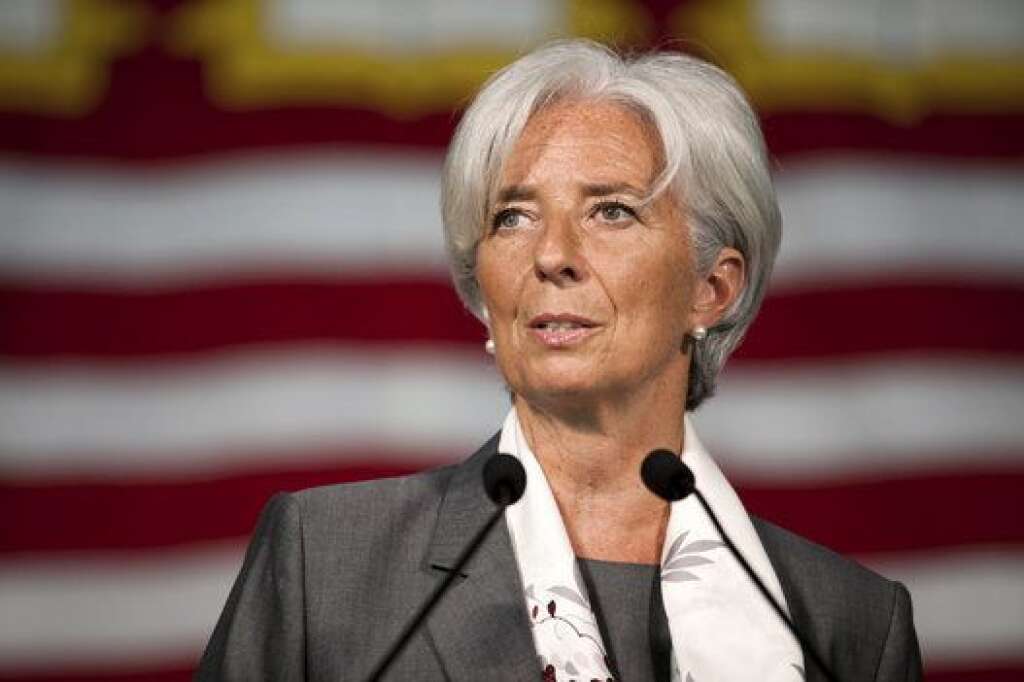 TOP #2: Christine Lagarde, la dame de Washington - Éloignée des débats internes par sa position de directrice générale du FMI, l'ancienne ministre UMP de l'Economie est la seule membre du Top 5 à ne pas connaître de coup de mou. Elle remonte donc sur le podium.   <strong>Opinions positives:</strong> 18 (-1) <strong>Opinions négatives:</strong> 23 (-1) <strong>Score net:</strong> -5 (=)