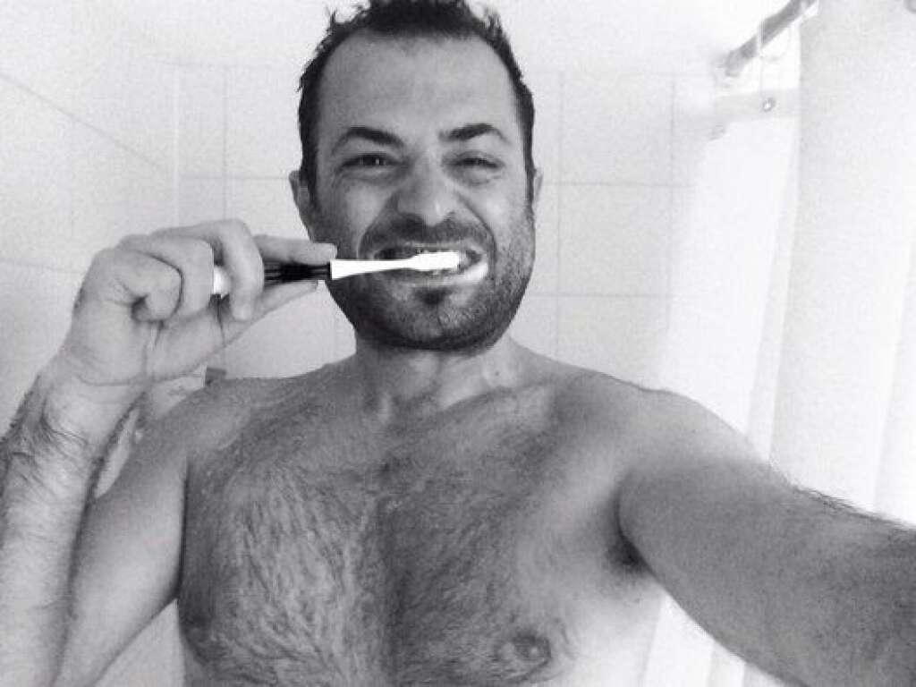 - Ca ne fait pas perdre du temps de s'y brosser aussi les dents?