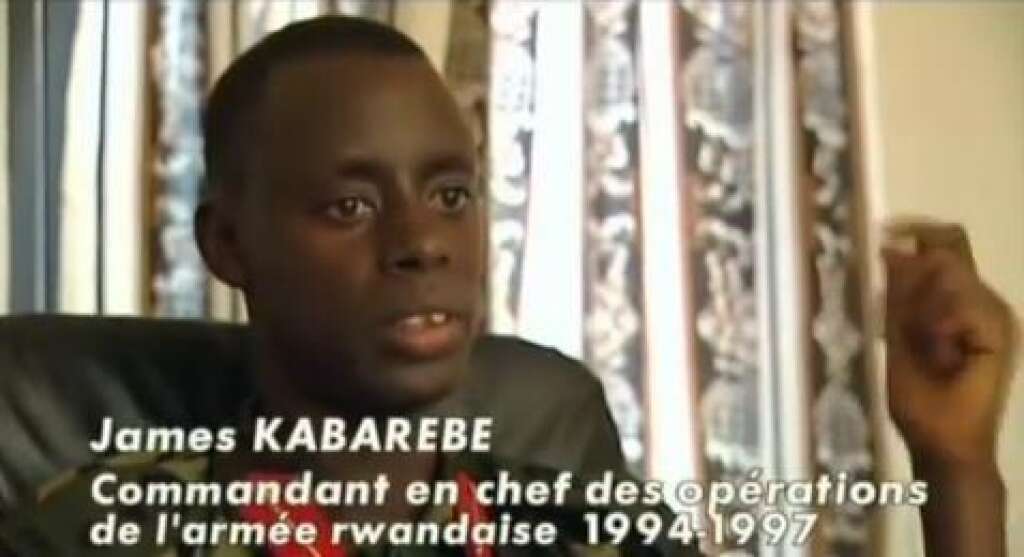 5-15 décembre 2010 - Six personnes proches de Kagame visés par des mandats d'arrêt émis en 2006 dans l'enquête sur l'attentat contre Juvénal Habyarimana, sont inculpées par deux juges français. Leurs mandats d'arrêt sont levés. Parmi eux, l'actuel ministre rwandais de la Défense, James Kabarebe.