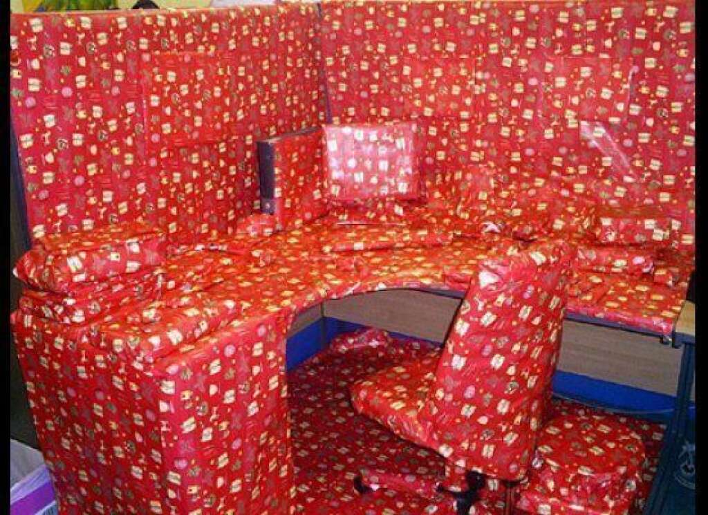 Merry Christmas! - We're 100% sure they didn't get what they asked for. (Via <a href="http://theprodesigner.com/23-funny-cubicle-pranks/" target="_hplink">The Pro Designer</a>)