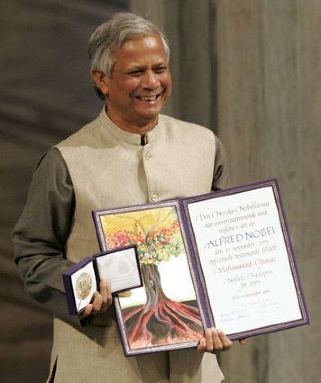 2006 - Muhammad Yunus et la banque Grameen Bank (Bangladesh) - "Pour leur participation au développement important du principe du microcrédit".