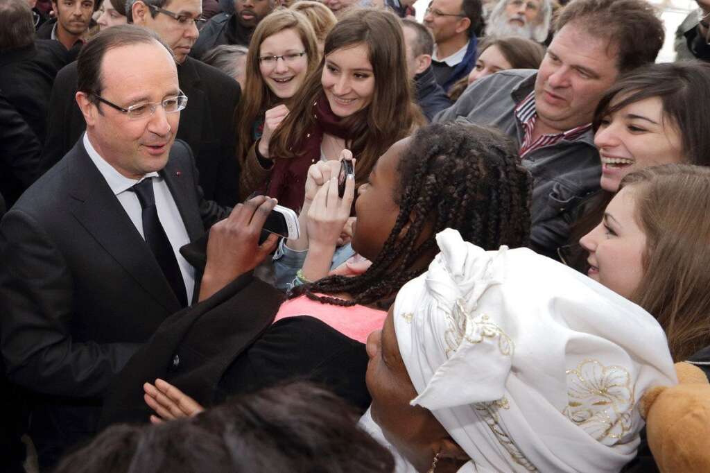ENGAGEMENT TROP IMPRÉCIS - Ce dernier engagement de l'anaphore de François Hollande est trop imprécis pour être jugé. On peut toutefois remarquer que François Hollande multiplie depuis quelques mois les sorties "sur le terrain", au risque parfois d'essuyer quelques sifflets.
