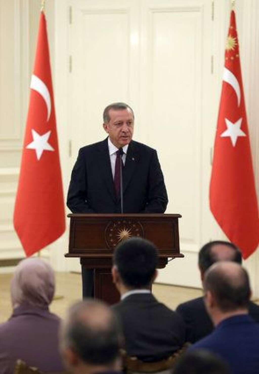La Turquie s'interroge sur son soutien - Le président turc Recep Tayyip Erdogan s'est félicité des frappes aériennes menées en Syrie. "Ce serait une mauvaise idée de les arrêter", a-t-il expliqué, précisant que son pays  "prendrona toutes les mesures nécessaires pour combattre le terrorisme", y compris peut-être la participation à des frappes.