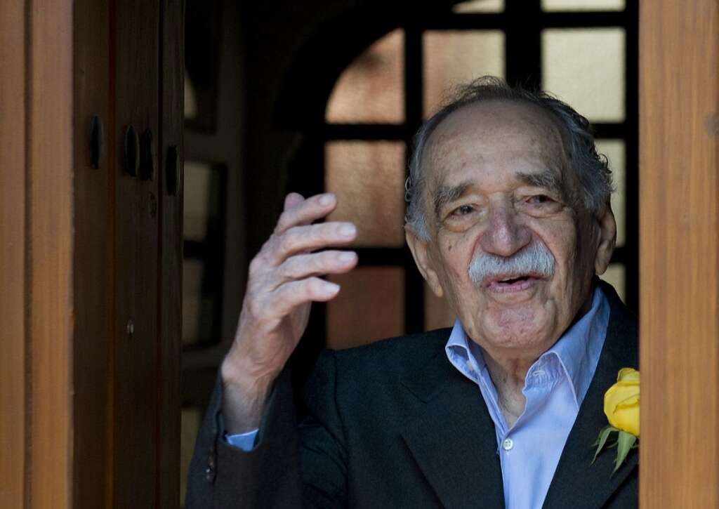17 avril - Gabriel García Márquez - <a href="http://fr.wikipedia.org/wiki/Gabriel_Garc%C3%ADa_M%C3%A1rquez" target="_hplink">Le prix Nobel colombien de Littérature Gabriel Garcia Márquez</a> est mort jeudi 17 avril à son domicile de Mexico.  Agé de 87 ans, il se trouvait dans un état de santé "très fragile" dans sa maison de Mexico.Installé au Mexique depuis 1961, avec des périodes de séjour alternées à Cartagena (Colombie), Barcelone (Espagne) et La Havane, Garcia Marquez vivait depuis plusieurs années retiré de la vie publique et lors de ses rares apparitions n'avait fait aucune déclaration à la presse.  Le Colombien était considéré comme l'un des plus grands écrivains de l'histoire de la littérature de langue espagnole. Romancier emblématique du <a href="http://www.syfy.fr/dossier/le-realisme-magique-latino-americain" target="_hplink">"réalisme magique"</a>, il décrivait l'étrangeté des situations réelles et historiques en faisant appel au merveilleux. L'oeuvre qui lui a valu la célébrité et est considérée comme son chef-d'oeuvre est <em>Cent ans de solitude</em>, fresque familiale fantastique publiée en 1967 et dont le succès international fut énorme (30 millions d'exemplaires en 35 langues).