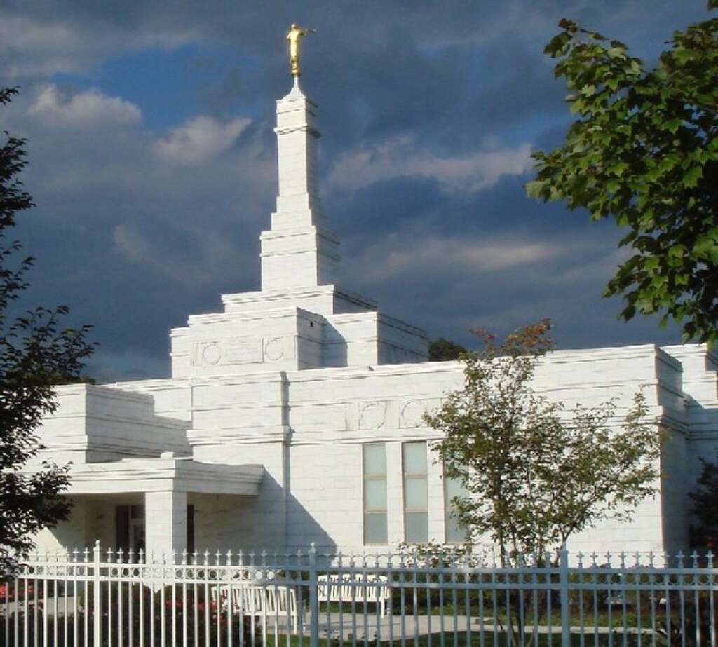Ohio - 508 Mormons per 100,000 persons. <br>    Credit: Wikimedia Commons. Original photo <a href="http://en.wikipedia.org/wiki/File:Columbus_Ohio_Temple_(cropped).png" target="_hplink">here</a>.