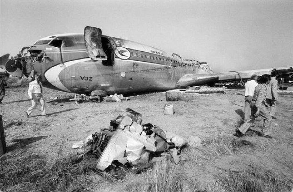 Crash du Boeing 707 de la compagnie Varig proche d'Orly (11 juillet 1973) - Le 11 juillet 1973, un 707 de la compagnie brésilienne Varig s'écrase lors de son approche de l'aéroport d'Orly. Un passager a lancé son mégot dans les toilettes, provoquant un incendie qui a asphyxié 123 des 134 occupants.