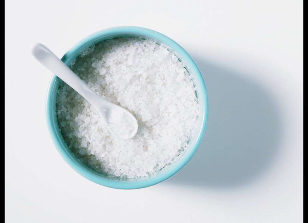 1ère idée reçue: le sel de mer est meilleur que le sel de table - Les deux sels ont la même valeur nutritionnelle. Le marketing y est pour beaucoup dans ce qu'on entend dire au sujet du sel.  Il est responsable en grande partie des maladies cardio-vasculaires. Alors, que ce soit du sel de mer ou du sel de table... Utilisez-le avec modération.