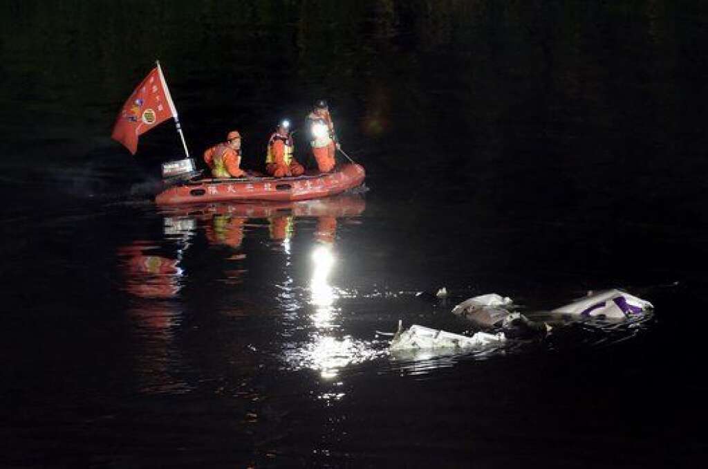 Rescuers locate pieces of the wreckage of the TransAsia ATR 72-600 in the Keelung river at New Taipei City on February 4, 2015.  At least 23 people were killed when a passenger plane operated by TransAsia Airways clipped an overpass soon after take-off and plunged into a river in Taiwan, the airline's second crash in seven months.   AFP PHOTO / SAM YEH        (Photo credit should read SAM YEH/AFP/Getty Images)
