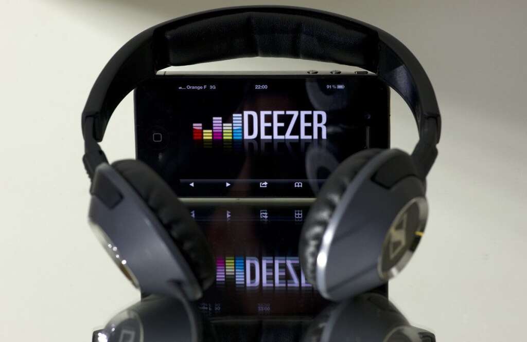 Deezer - Deezer est l'un des leaders mondiaux du streaming en ce qui concerne l'écoute de musique. Lancée en 2007, l'entreprise compte aujourd'hui plus de 2 millions d'abonnés payants et 20 millions d'inscrits, dans 172 pays. Orange possède entre 8 et 9% du capital.