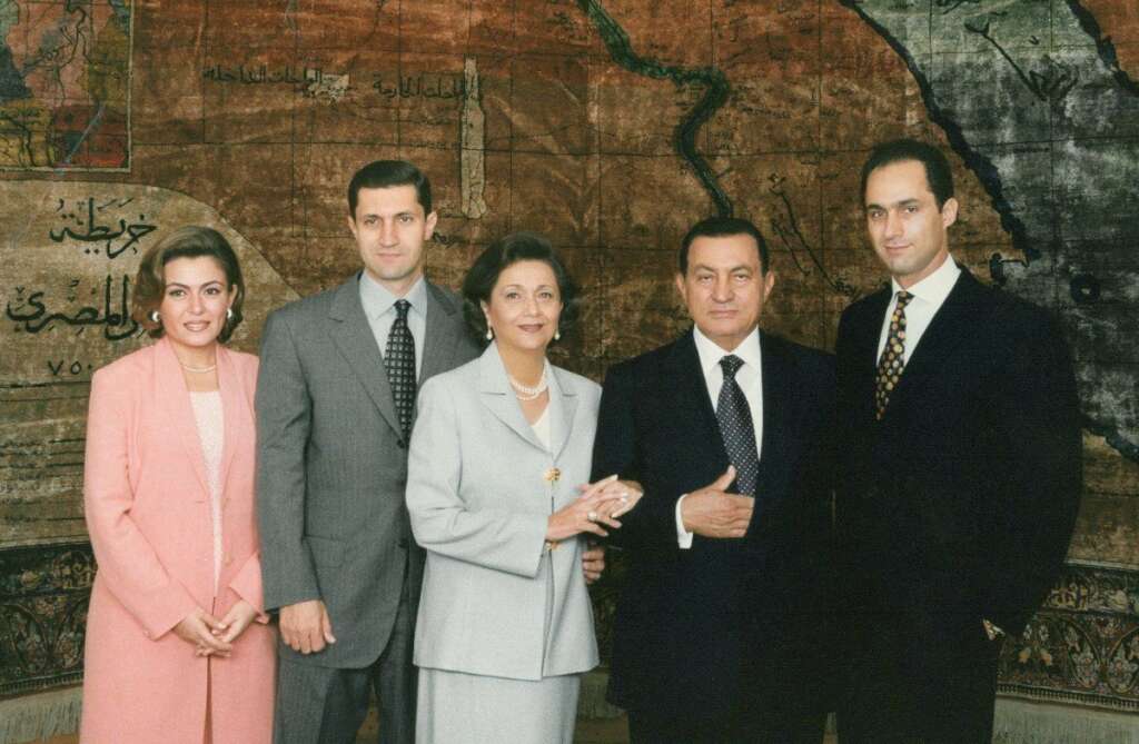 Photo de famille - Avec son épouse Suzanne, leurs fils Alaa et Gamal et l'épouse d'Alaa Heidi al-Rasekh.