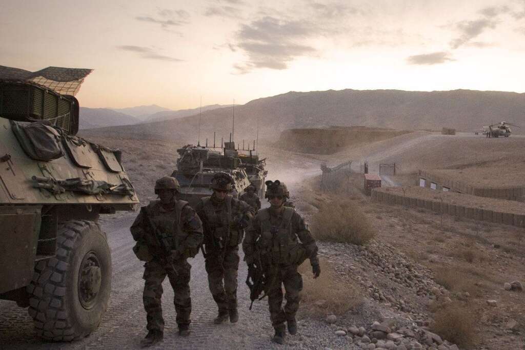 Afghanistan (2001-...) - La guerre en Afghanistan a fait 88 morts dans l'armée française, dont plus de la moitié sont "morts pour la France". Les troupes combattantes ont été officiellement rapatriées fin 2012 mais une force militaire est encore sur place, notamment pour rapatrier le matériel.
