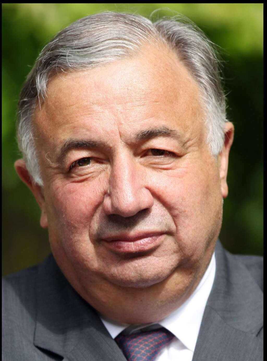 Gérard Larcher (UMP) - - Sénateur des Yvelines - Maire de Rambouillet - Président du conseil d’administration du Domaine de Chambord