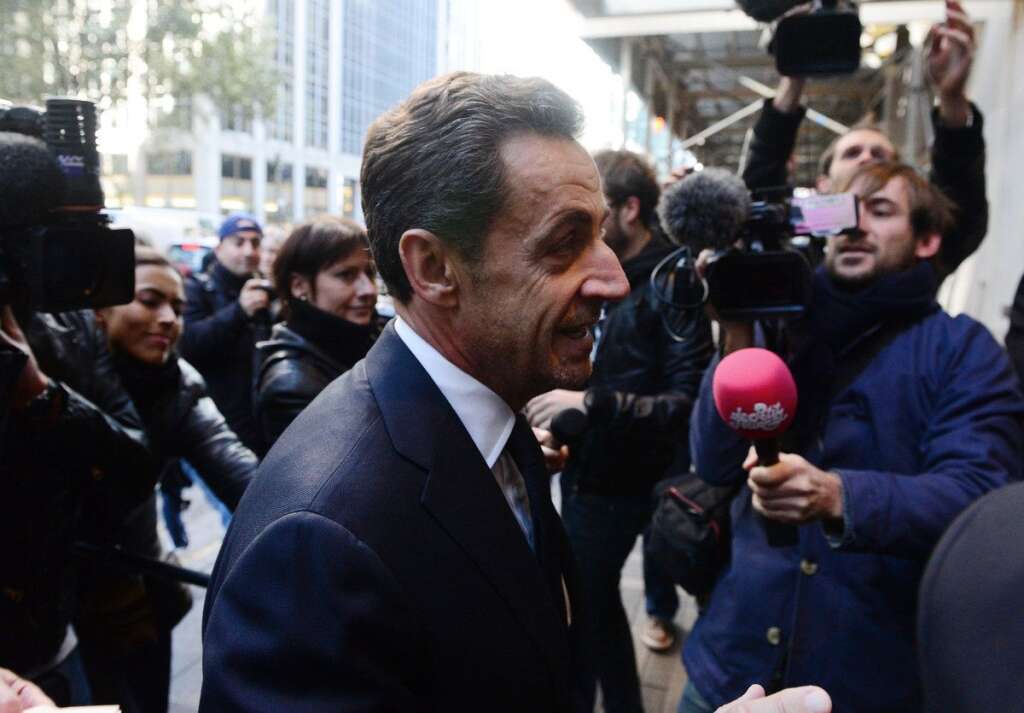 12 octobre 2012: Sarkozy en conférence à New York - Une simple conférence à huis-clos donnée à New York a bouleversé le microcosme médiatique. S'il jure du contraire, Nicolas Sarkozy souffle le chaud et le froid sur un éventuel retour à la politique. Un feuilleton qui perturbe ses héritiers à l'UMP, obligés de faire allégeance, mais qui tranche avec l'impopularité croissance du président Hollande.   A relire sur <a href="http://www.huffingtonpost.fr/2012/10/12/conference-de-nicolas-sarkozy-new-york-lecons_n_1960729.html">Le HuffPost</a>